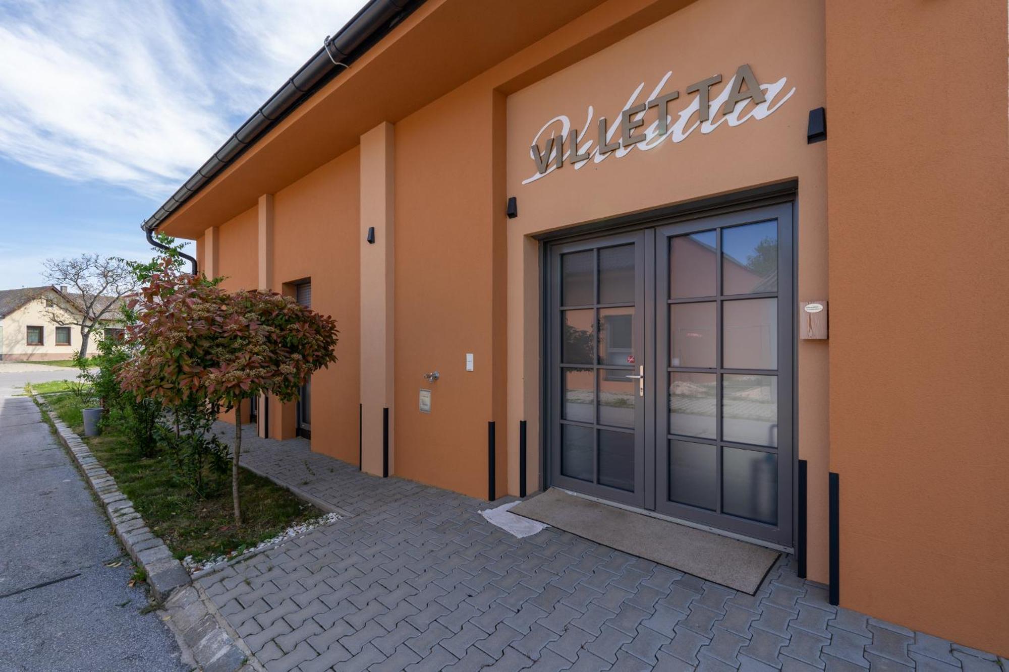 Pension Pannonia Parndorf Exteriör bild