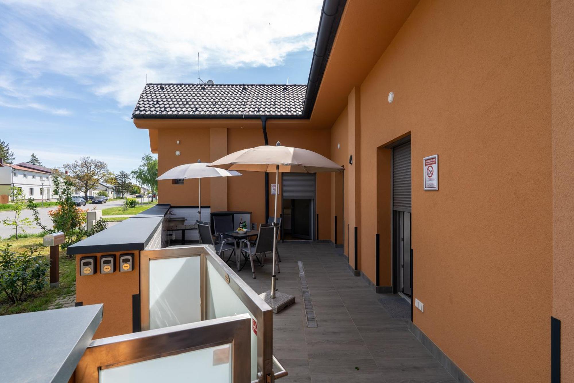 Pension Pannonia Parndorf Exteriör bild