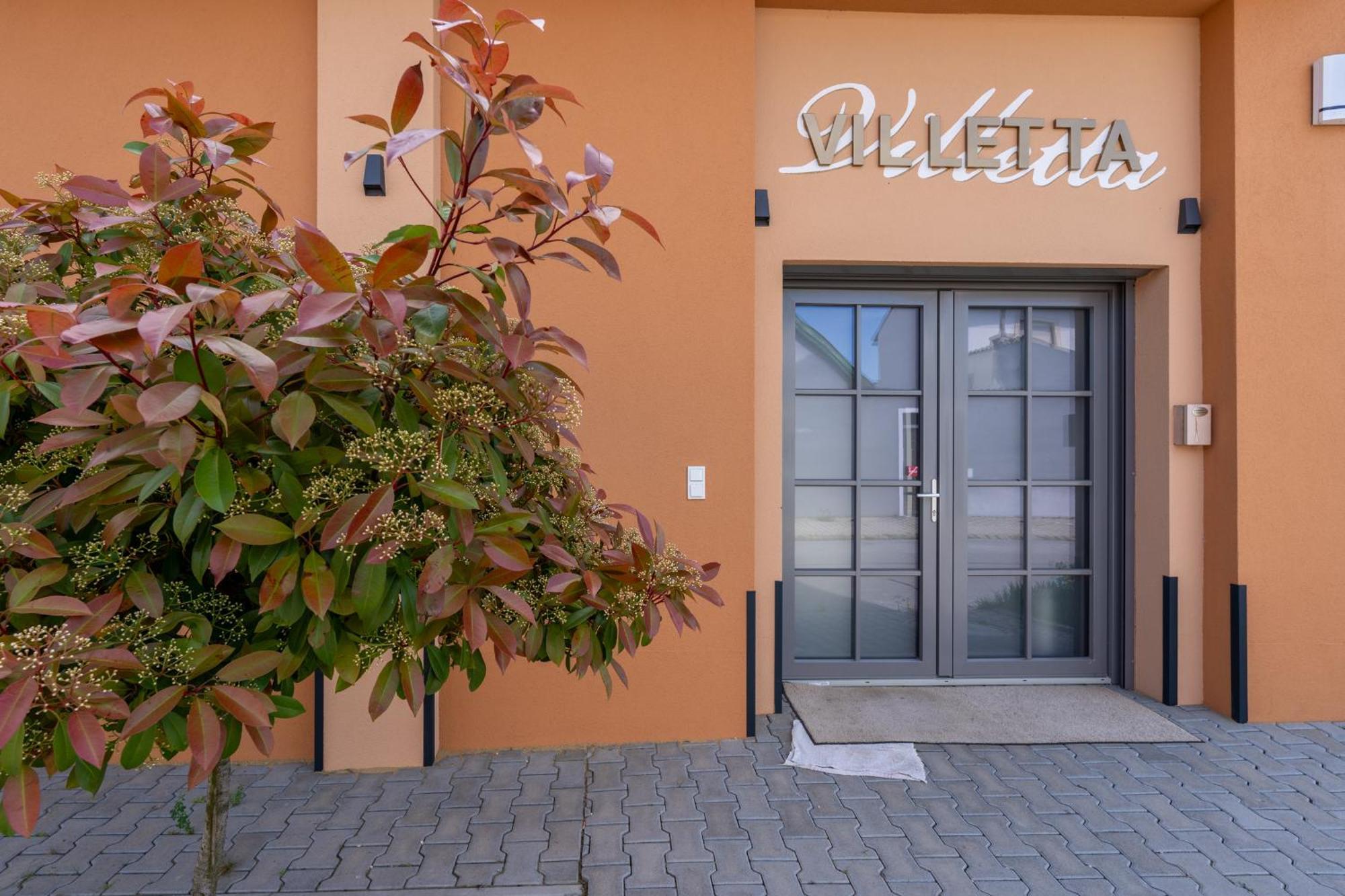 Pension Pannonia Parndorf Exteriör bild
