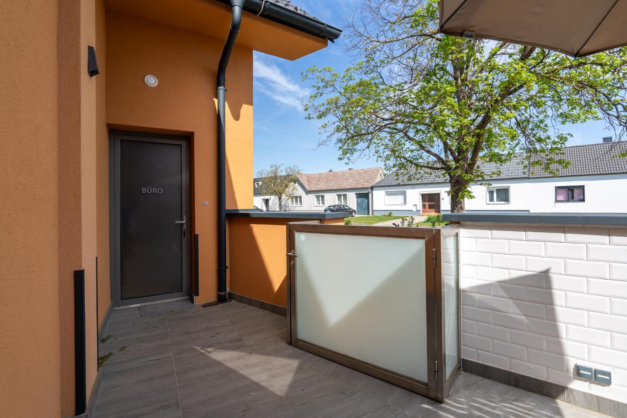 Pension Pannonia Parndorf Exteriör bild